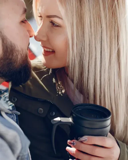 first date kissing
